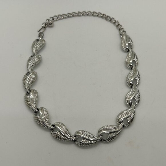 Silver-Tone Vintage Necklace Leaf Design & Hook Closure Adjustable Chain Elegant - Picture 16 of 16